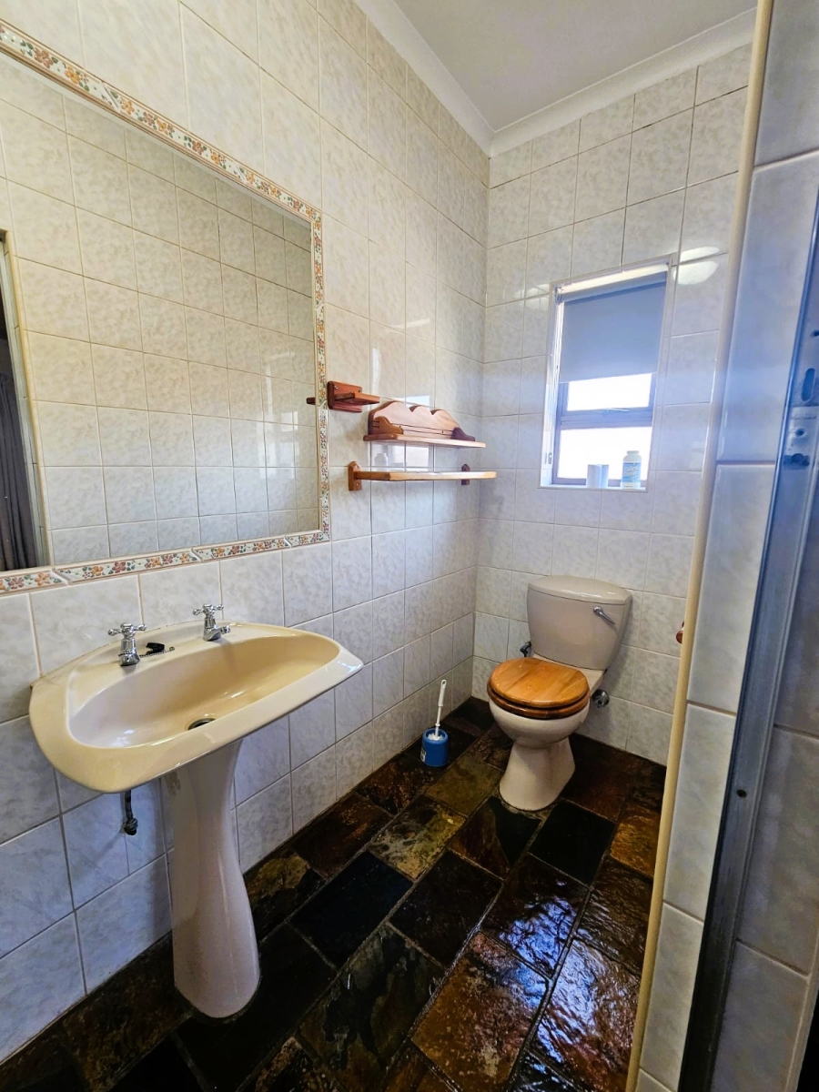 5 Bedroom Property for Sale in Stilbaai Wes Western Cape